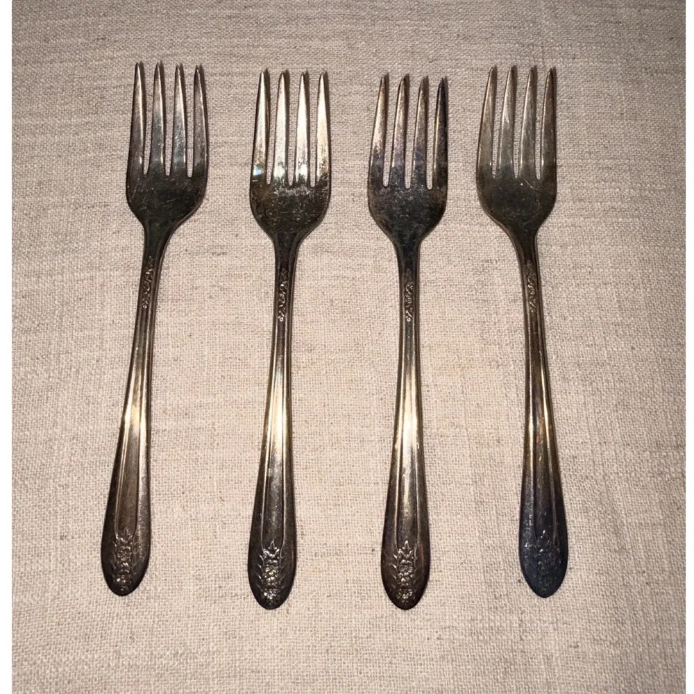 Belfry Silver Plate Salad Forks Set of 4‎ Vintage Floral Pattern Ornate Flatware